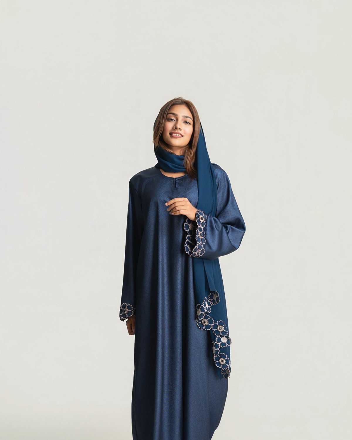 The Cedar abaya set in navy, full length