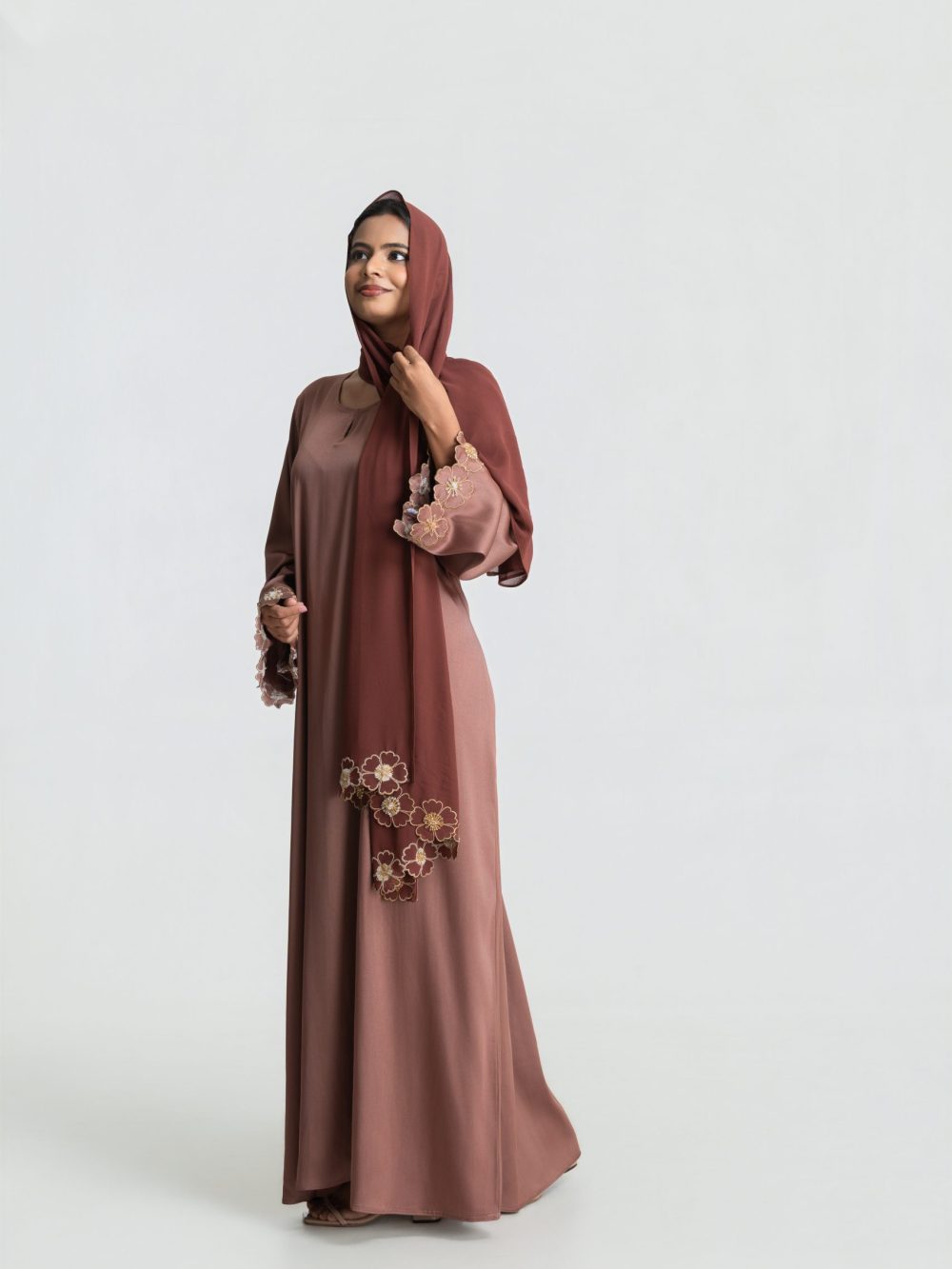 Amber abaya set in Rosewood
